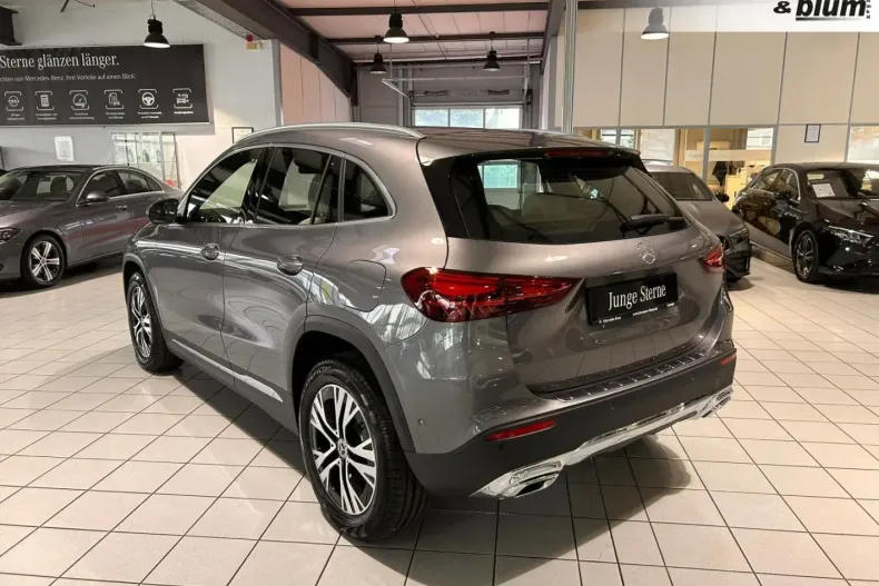 Mercedes-Benz GLA 180 din 2023 cu 1.950 km - oferta MER125136 - foto 7