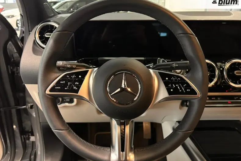 Mercedes-Benz GLA 180 din 2023 cu 1.950 km - oferta MER125136 - foto 11