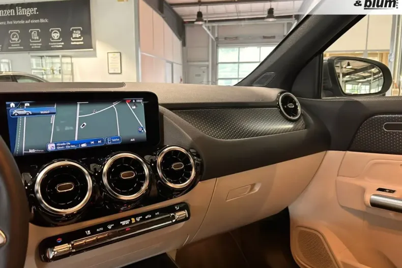 Mercedes-Benz GLA 180 din 2023 cu 1.950 km - oferta MER125136 - foto 12