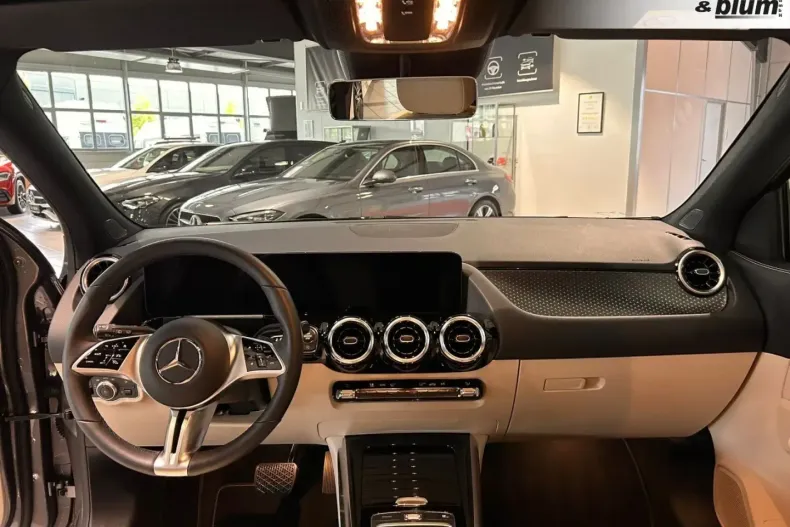 Mercedes-Benz GLA 180 din 2023 cu 1.950 km - oferta MER125136 - foto 13