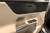 Mercedes-Benz GLA 180 din 2023 cu 1.950 km - oferta MER125136 - foto 14