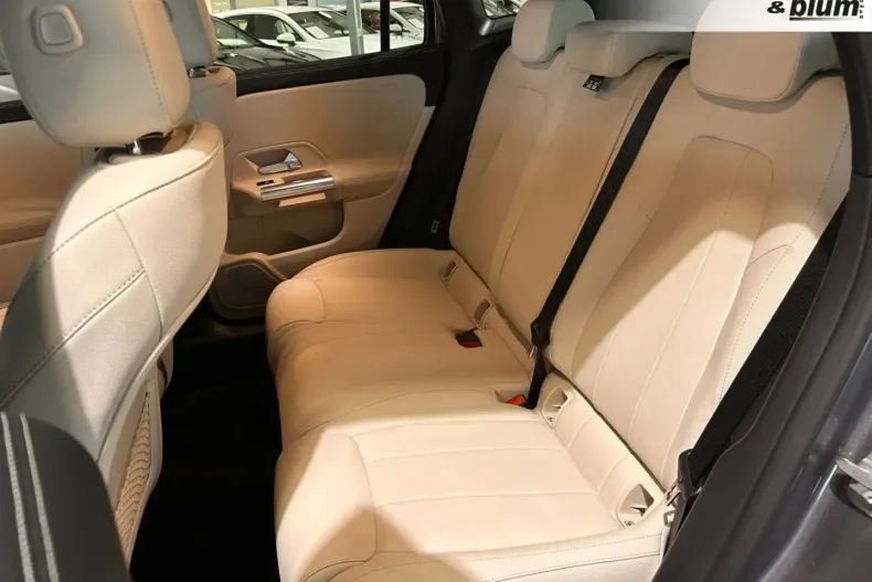 Mercedes-Benz GLA 180 din 2023 cu 1.950 km - oferta MER125136 - foto 16