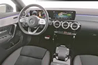 Mercedes-Benz CLA 200 din 2023 cu 11.050 km - oferta MER125137 - foto 5