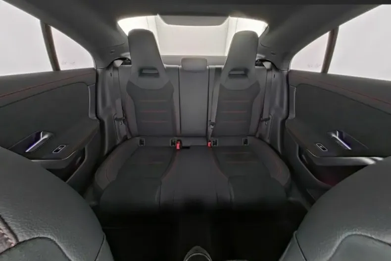 Mercedes-Benz CLA 200 din 2023 cu 11.050 km - oferta MER125137 - foto 7