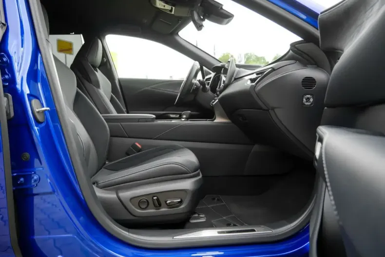 Lexus RX 500 din 2023 cu 29.600 km - oferta LEX125146 - foto 2