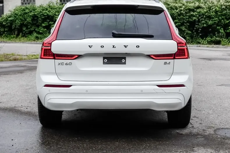 Volvo XC60 din 2023 cu 1.558 km - oferta VOL125147 - foto 5