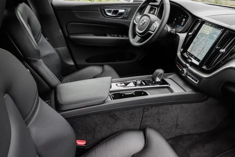 Volvo XC60 din 2023 cu 1.558 km - oferta VOL125147 - foto 7