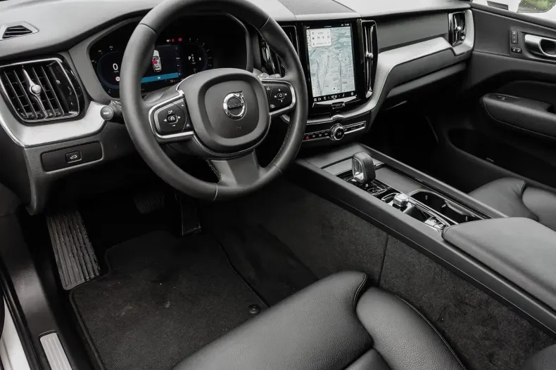 Volvo XC60 din 2023 cu 1.558 km - oferta VOL125147 - foto 8