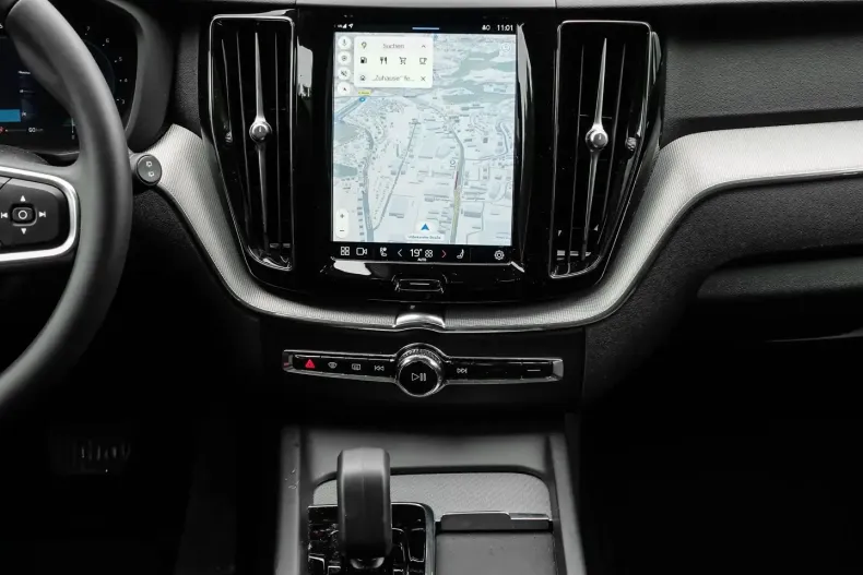 Volvo XC60 din 2023 cu 1.558 km - oferta VOL125147 - foto 11