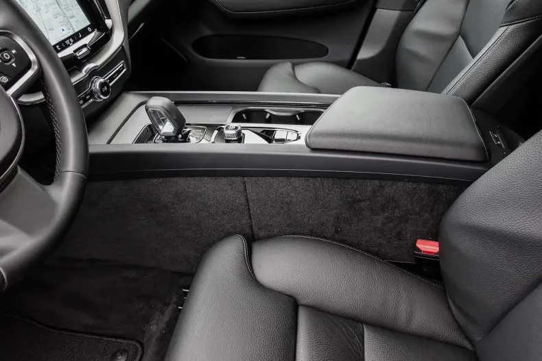 Volvo XC60 din 2023 cu 1.558 km - oferta VOL125147 - foto 14