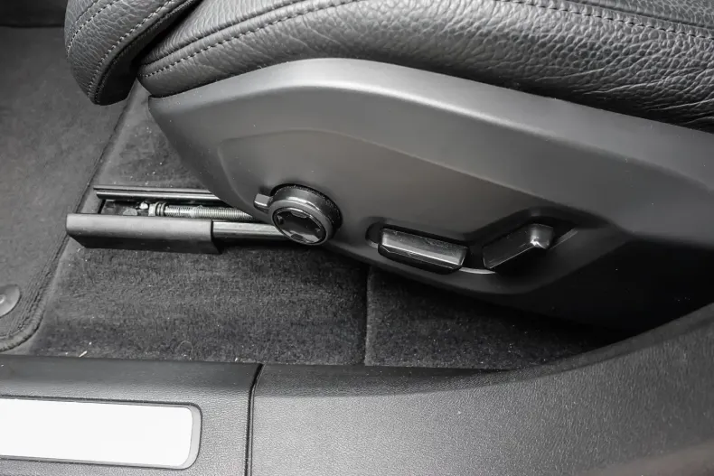 Volvo XC60 din 2023 cu 1.558 km - oferta VOL125147 - foto 15