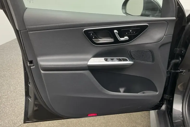 Mercedes-Benz GLC 200 din 2023 cu 10.319 km - oferta MER125152 - foto 15