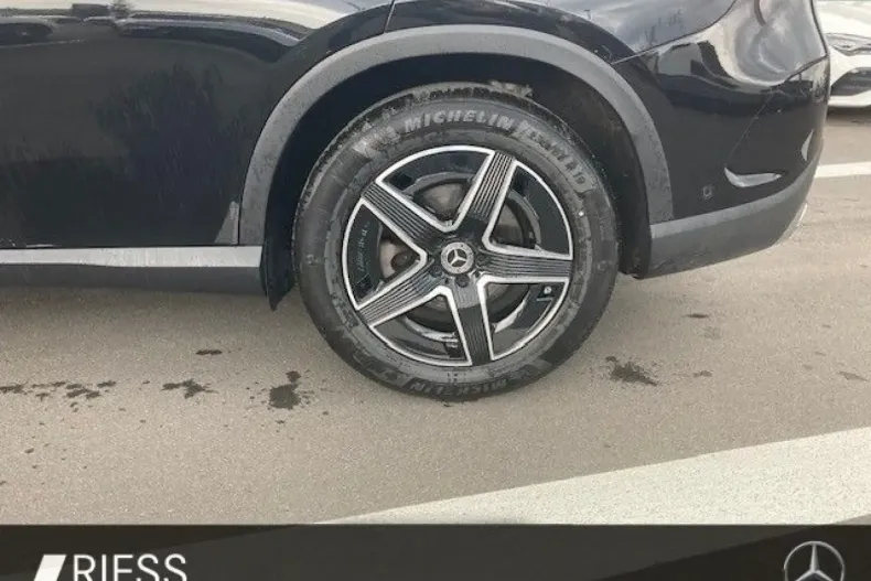 Mercedes-Benz GLC 200 din 2023 cu 45.603 km - oferta MER125154 - foto 4