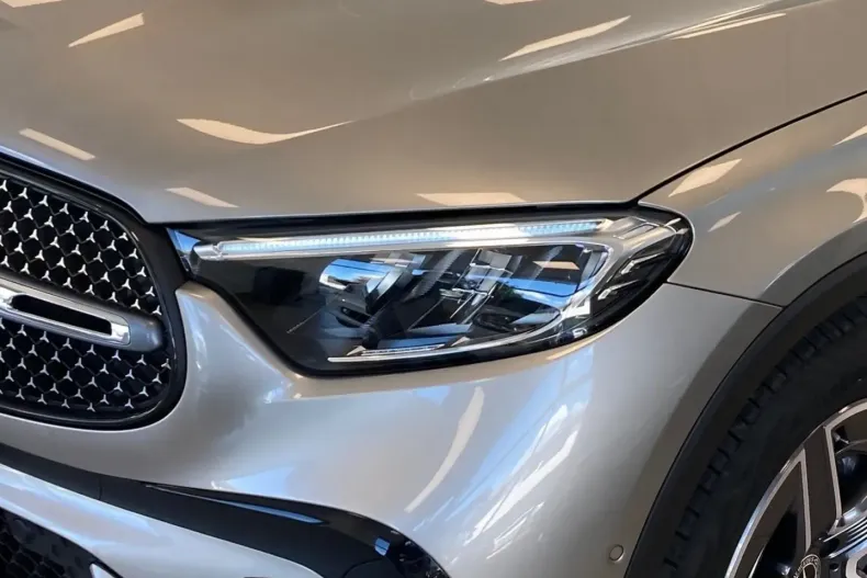 Mercedes-Benz GLC 200 din 2023 cu 18.500 km - oferta MER125155 - foto 5