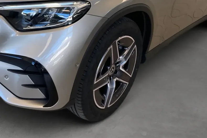 Mercedes-Benz GLC 200 din 2023 cu 18.500 km - oferta MER125155 - foto 6