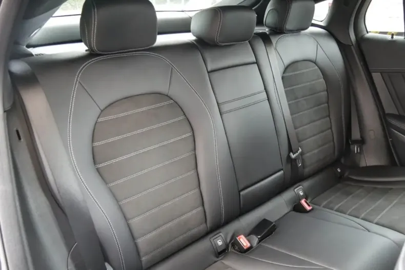 Mercedes-Benz GLC 300 din 2021 cu 46.940 km - oferta MER125157 - foto 4