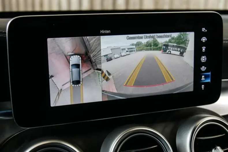 Mercedes-Benz GLC 300 din 2021 cu 46.940 km - oferta MER125157 - foto 11