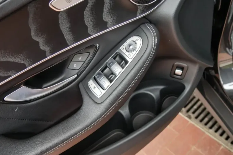 Mercedes-Benz GLC 300 din 2021 cu 46.940 km - oferta MER125157 - foto 12