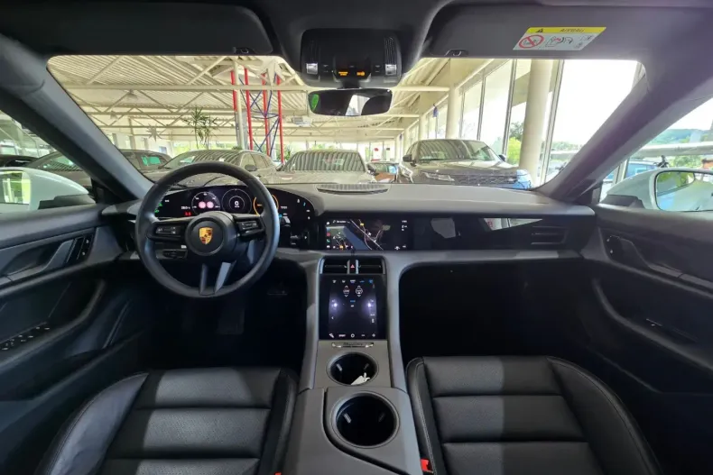 Porsche Taycan din 2021 cu 59.990 km - oferta POR125195 - foto 4