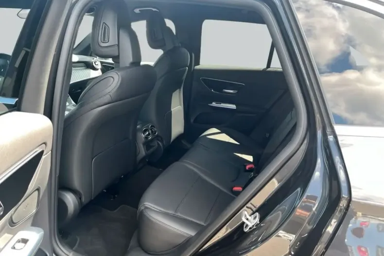 Mercedes-Benz GLC 200 din 2023 cu 7.459 km - oferta MER125227 - foto 8