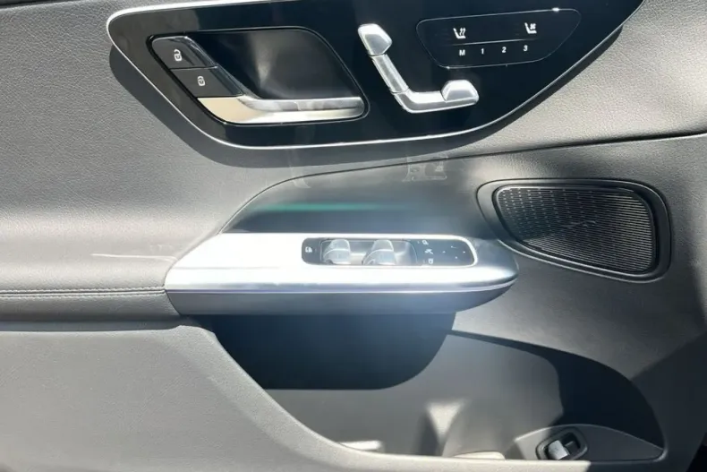 Mercedes-Benz GLC 200 din 2023 cu 7.459 km - oferta MER125227 - foto 13