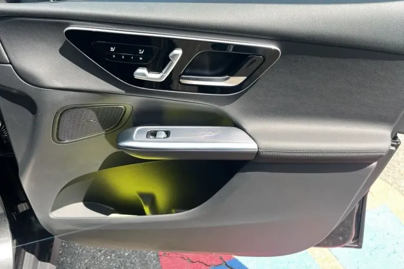 Mercedes-Benz GLC 200 din 2023 cu 7.459 km - oferta MER125227 - foto 14