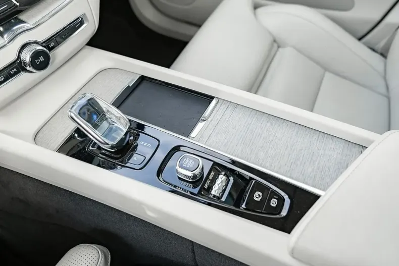 Volvo XC60 din 2021 cu 61.944 km - oferta VOL125241 - foto 18