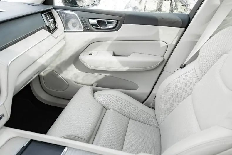 Volvo XC60 din 2021 cu 61.944 km - oferta VOL125241 - foto 19