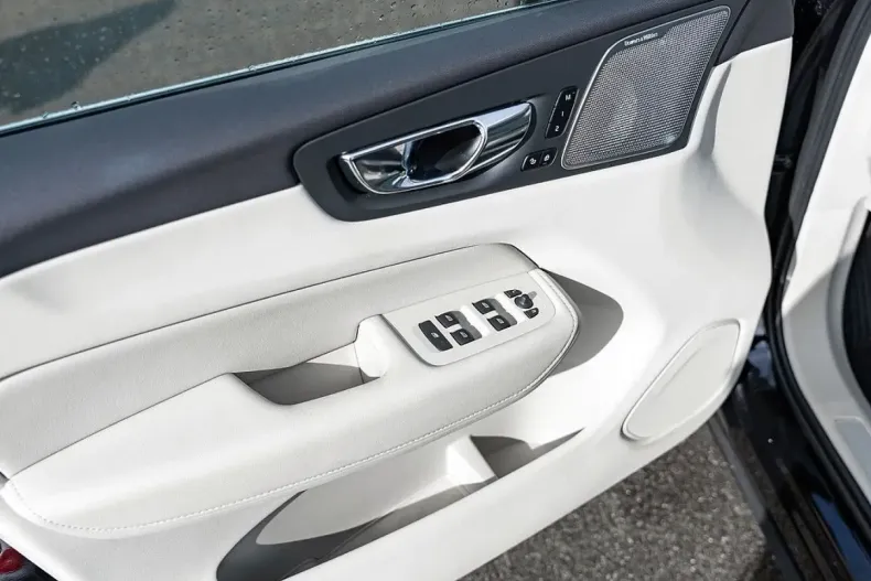 Volvo XC60 din 2021 cu 61.944 km - oferta VOL125241 - foto 21