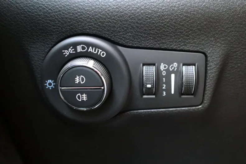 Jeep Compass din 2023 cu 28.055 km - oferta JEE125254 - foto 18