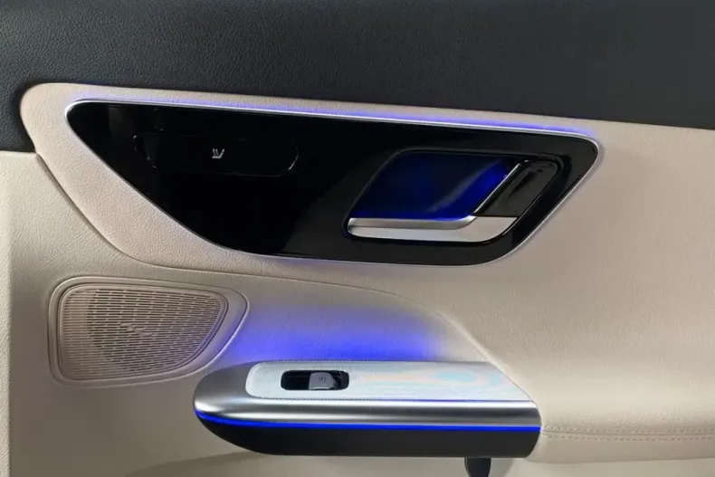 Mercedes-Benz GLC 220 din 2023 cu 14.900 km - oferta MER125263 - foto 8