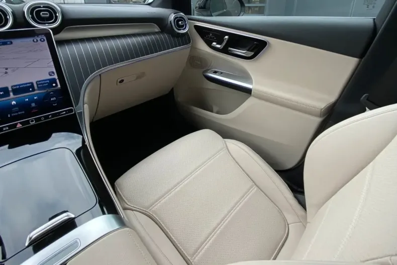 Mercedes-Benz GLC 220 din 2023 cu 14.900 km - oferta MER125263 - foto 10