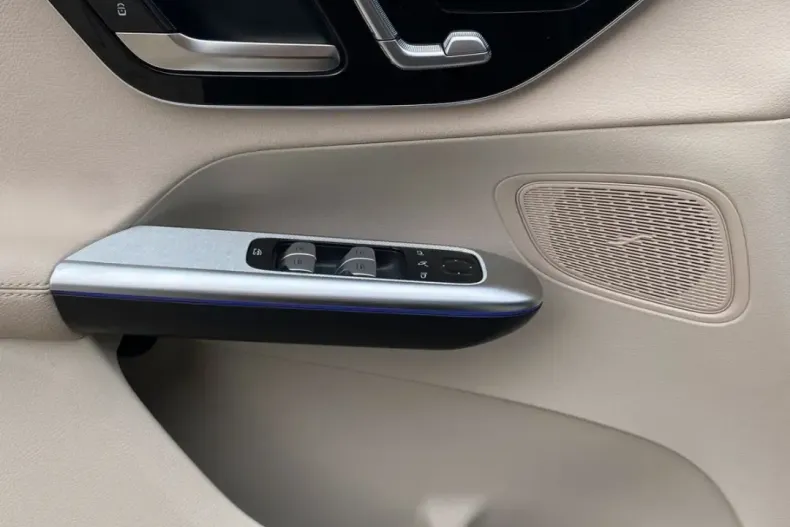 Mercedes-Benz GLC 220 din 2023 cu 14.900 km - oferta MER125263 - foto 14