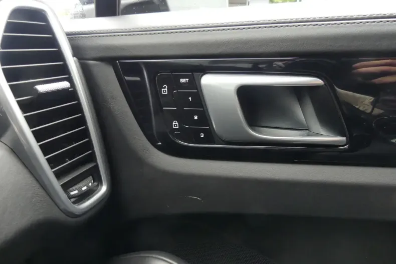 Porsche Cayenne din 2021 cu 76.300 km - oferta POR125266 - foto 27