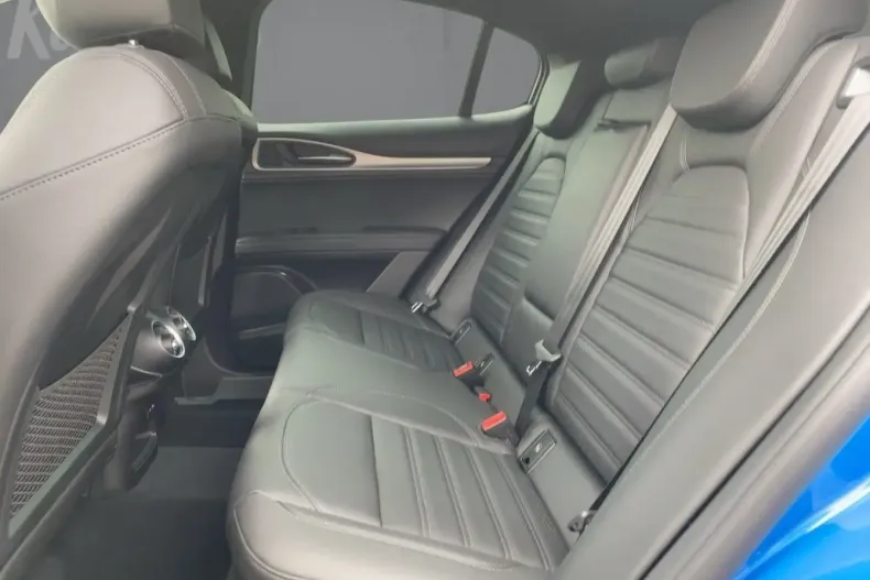 Alfa Romeo Stelvio din 2023 cu 2.300 km - oferta ALF125288 - foto 13