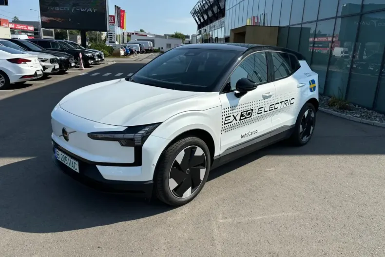 Volvo EX30 din 2024 cu 5.490 km - oferta VOL125308 - foto 2