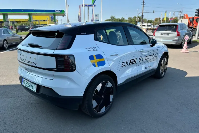 Volvo EX30 din 2024 cu 5.490 km - oferta VOL125308 - foto 6