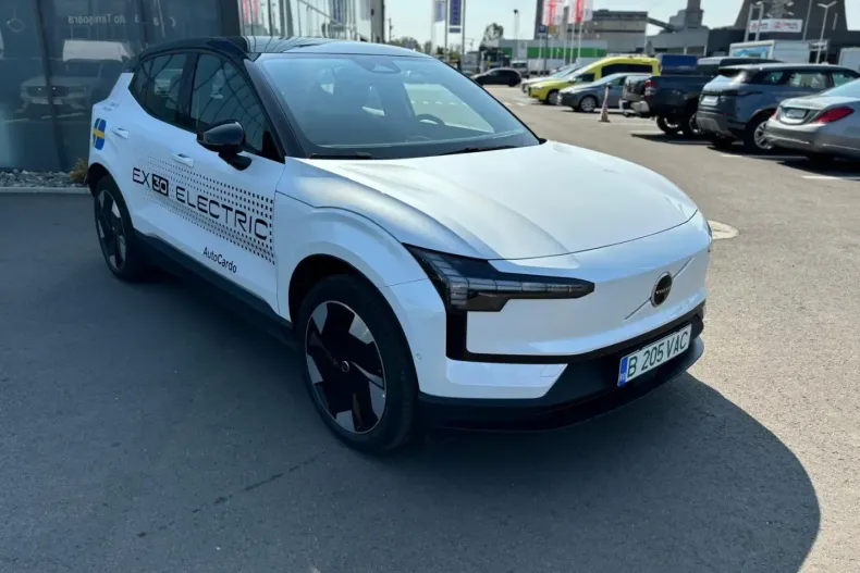 Volvo EX30 din 2024 cu 5.490 km - oferta VOL125308 - foto 8