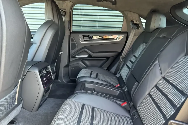 Porsche Cayenne din 2024 cu 9.900 km - oferta POR125325 - foto 12