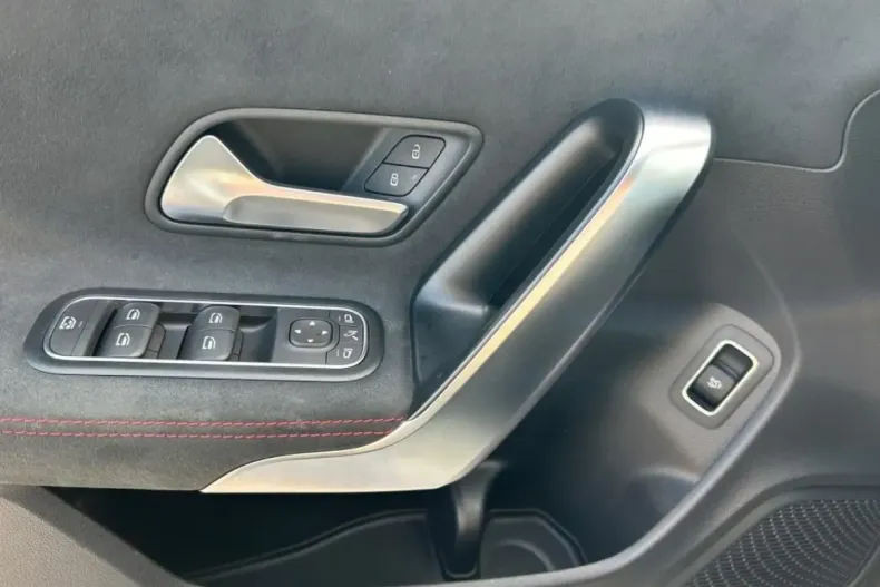 Mercedes-Benz CLA 35 AMG din 2023 cu 41.350 km - oferta MER125326 - foto 30