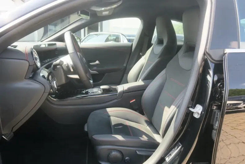 Mercedes-Benz CLA 250 din 2023 cu 6.546 km - oferta MER125327 - foto 6