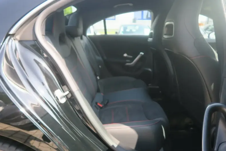 Mercedes-Benz CLA 250 din 2023 cu 6.546 km - oferta MER125327 - foto 8