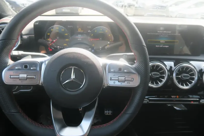 Mercedes-Benz CLA 250 din 2023 cu 6.546 km - oferta MER125327 - foto 10