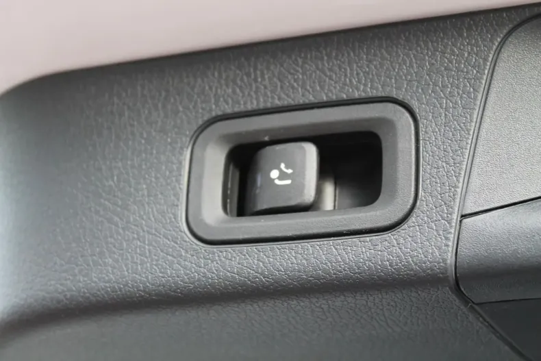 Mercedes-Benz GLB 200 din 2023 cu 17.000 km - oferta MER125333 - foto 19