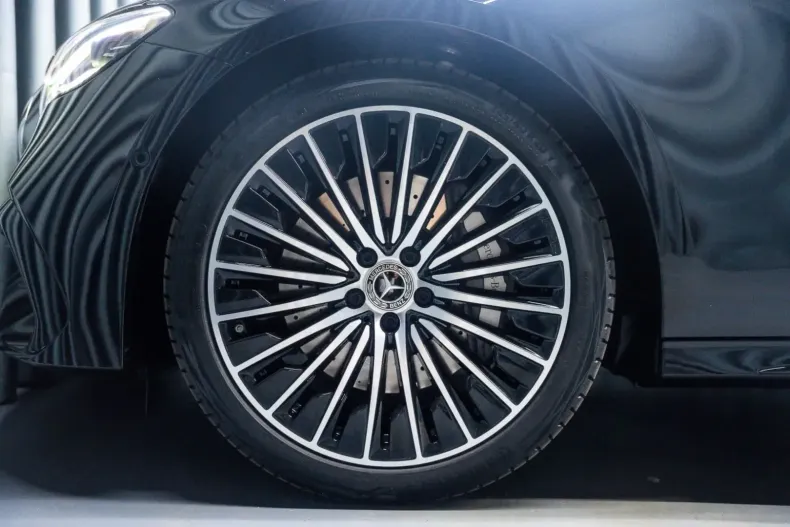 Mercedes-Benz E 200 din 2024 cu 5 km - oferta MER125338 - foto 8