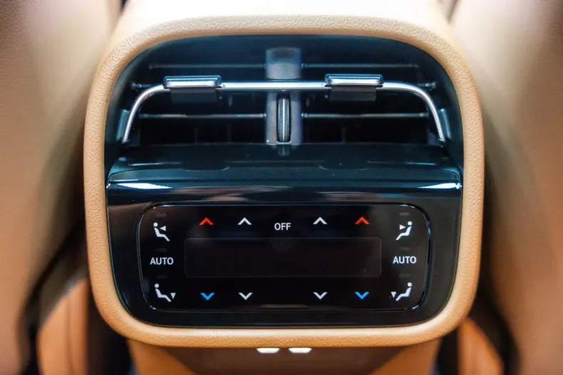 Mercedes-Benz E 200 din 2024 cu 5 km - oferta MER125338 - foto 17