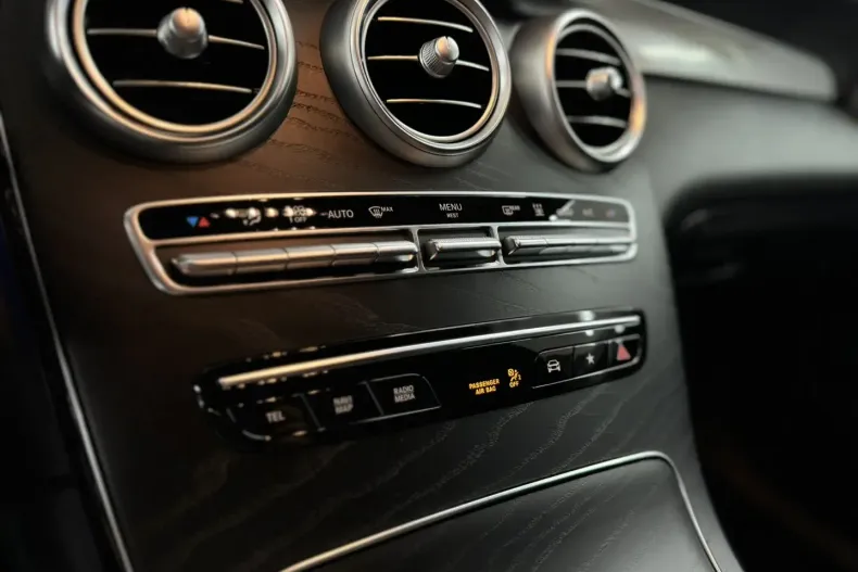 Mercedes-Benz GLC 300 din 2021 cu 87.100 km - oferta MER125339 - foto 17