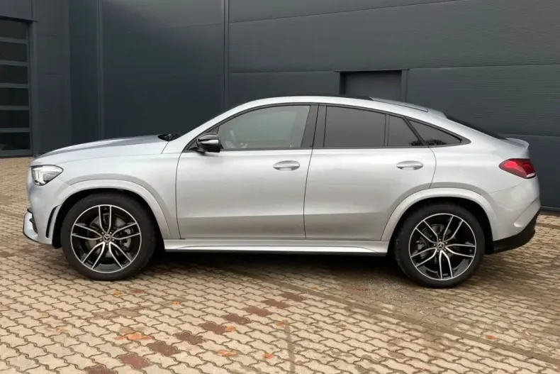Mercedes-Benz GLE 400 din 2022 cu 6.148 km - oferta MER125351 - foto 1