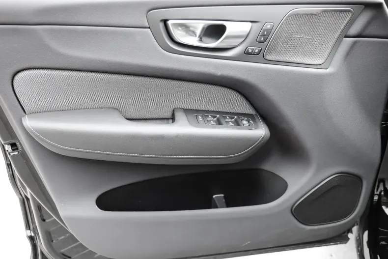 Volvo XC60 din 2023 cu 11.292 km - oferta VOL125357 - foto 10