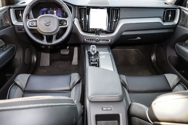 Volvo XC60 din 2023 cu 17.588 km - oferta VOL125359 - foto 5